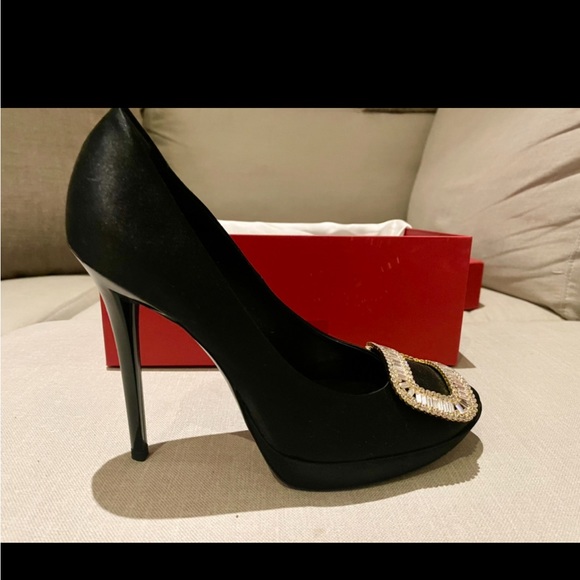 BNIB Roger Vivier black satin crystal embellished heels, perfect and never worn - Picture 4 of 9